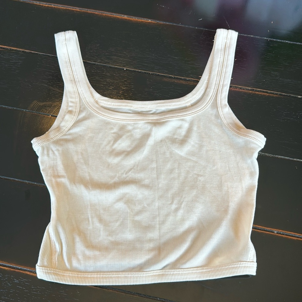 Lululemon Ribbed Cream Cropped Tank-Size 4!